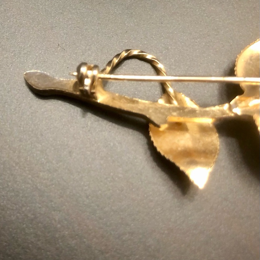 Vintage Rose Brooch - Costume Jewelry - Picture 9 of 10